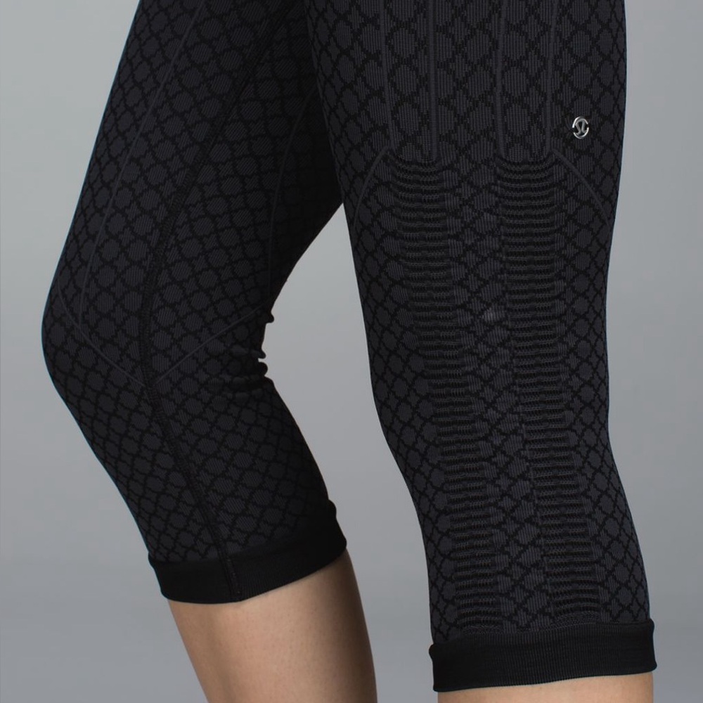 Lululemon In The Flow Crop II (First Release) - Picture 8 of 14